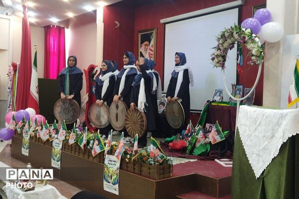 گرامیداشت هفته پیوند اولیا و مربیان در دبیرستان راضیه شکرایی ناحیه دو شهرری 