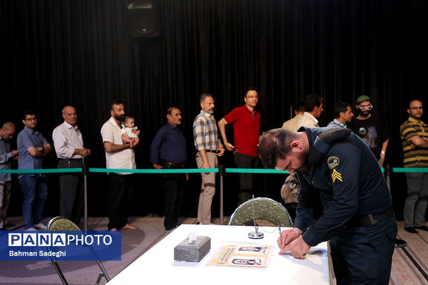 مرحله دوم انتخابات چهاردهمین دوره ریاست‌ جمهوری در آستان امامزاده صالح(ع)