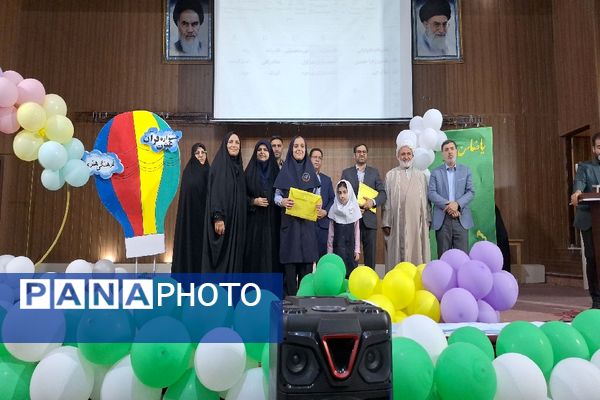 تجلیل از برگزیدگان مسابقات قرآن و عترت و فرهنگی هنری ناحیه 2 مشهد