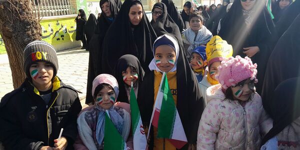 دهه نودی‌ها انقلاب را در دست گرفتند
