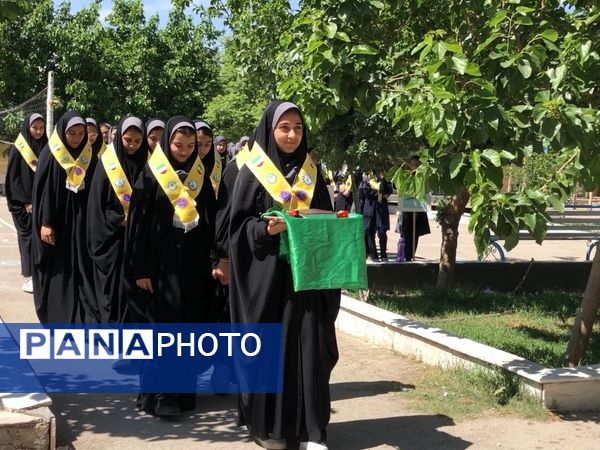 بازدید ارزیاب سازمان دانش‌آموزی کشور از دبیرستان تشکیلاتی المهدی ناحیه ۵ مشهد