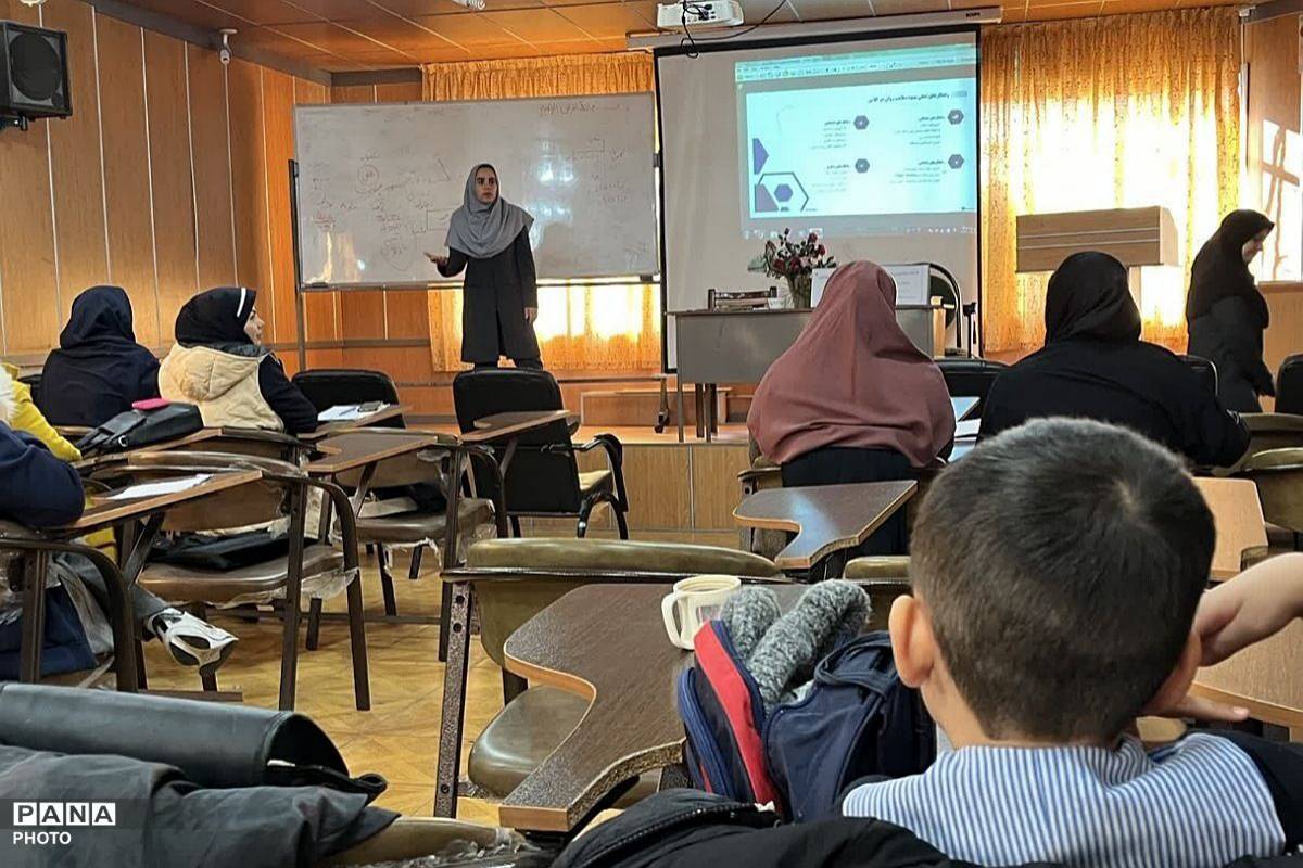  دوره سلامت روان ویژه آموزگاران پایه اول ابتدایی ناحیه یک شهرری