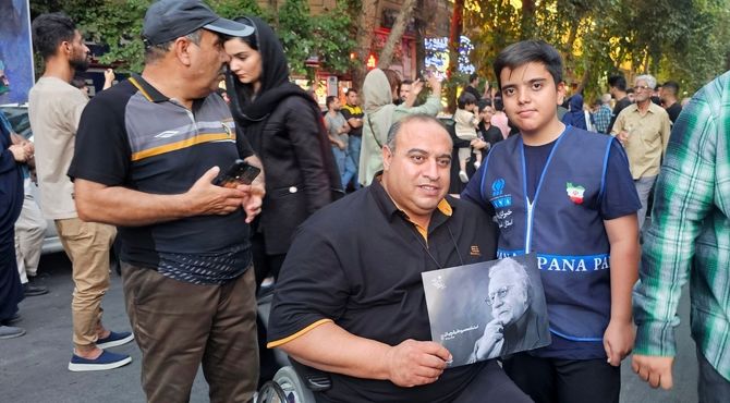 حضور پرشور مردم اصفهان در تشییع پیکر استاد محمود فرشچیان