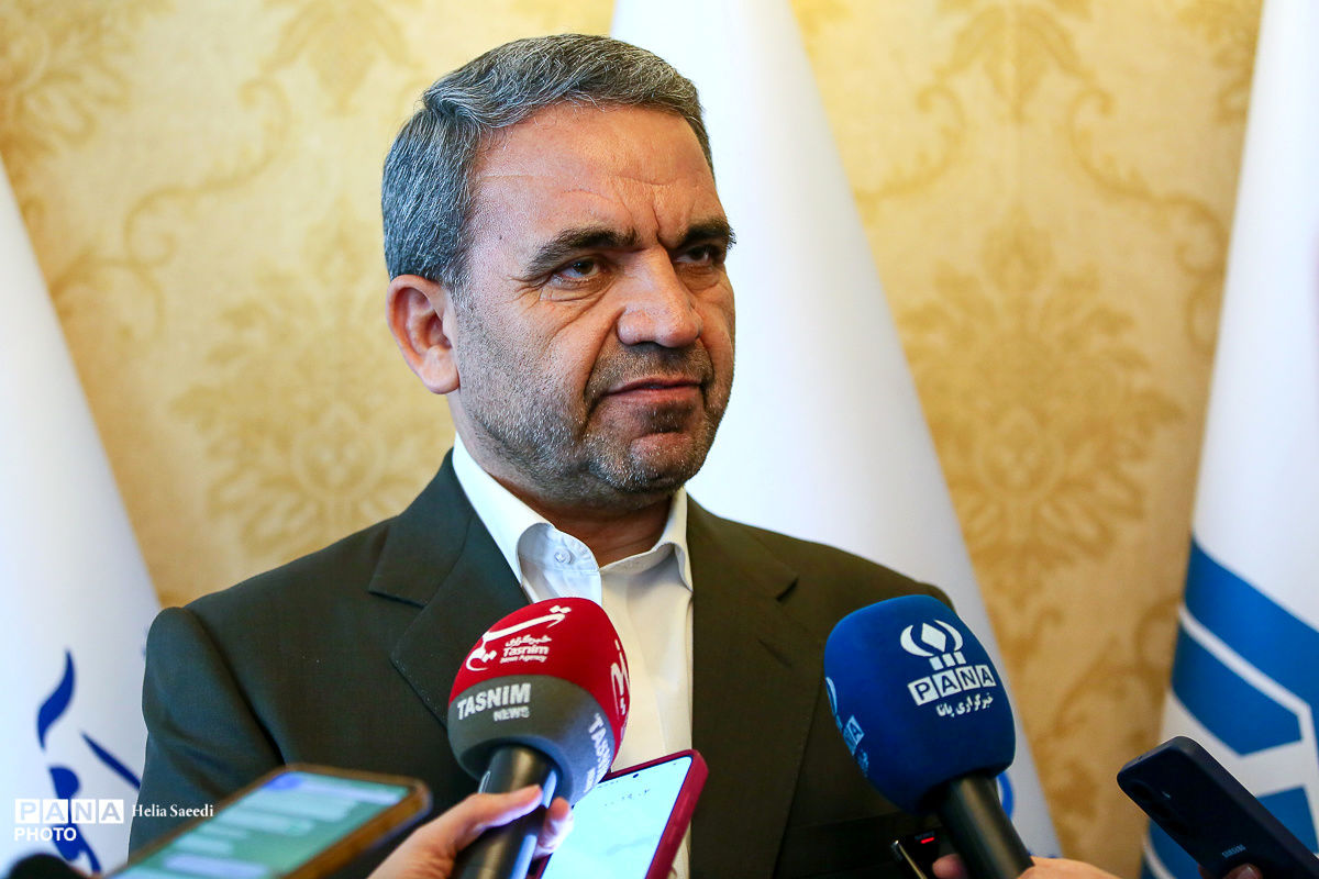 آموزش هوش مصنوعی به ۲۸۰ هزار معلم و یک میلیون دانش‌آموز در مدارس کشور