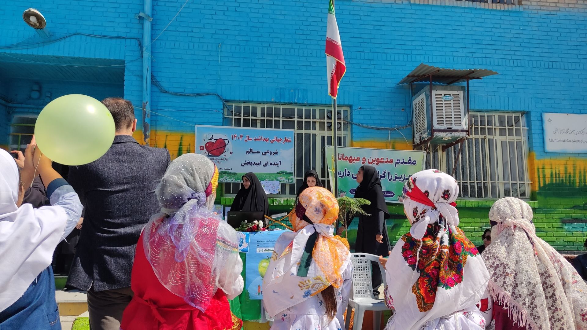 نواختن زنگ سلامت در مدرسه دخترانه ضحی ۱ شهرستان شیروان