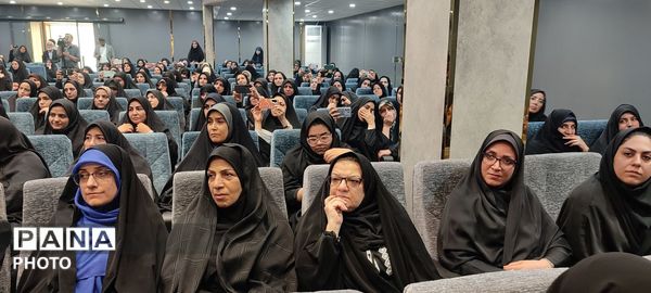 آیین تجلیل از معلمان برگزیده مدارس غیردولتی استان قم