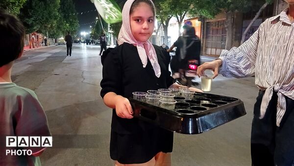 امشب نهاوندی ها پرچم ایران را به اهتزاز در آوردند