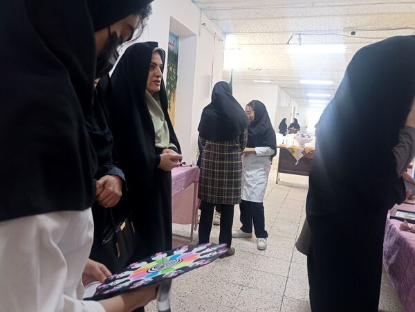 بازدید از نمایشگاه دست سازه هنرستان فنی و حرفه ای دخترانه فلسطین 