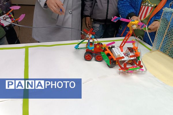 مسابقات رباتیک دانش‌آموزی به مناسبت هفته کانون ها 