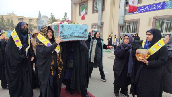 وداع با شهید گمنام در دبیرستان بی بی سلطنت قفلی ناحیه  مشهد مقدس