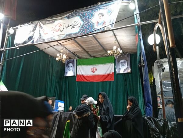 موکب های پذیرایی در حاشیه اجتماعات مردمی در شهرستان کاشمر 