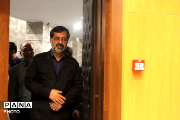 رونمایی از نخستین جلد دانشنامه دفاع مقدس استان قم