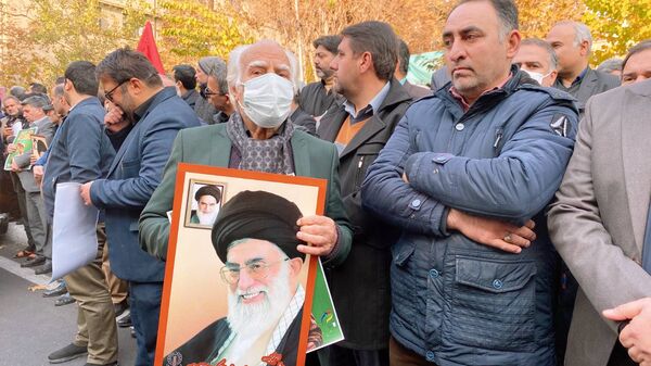 شکوه حضور فرهنگیان مناطق تهران در تشییع شهید گمنام
