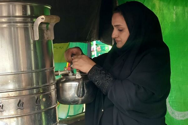 سوگواری فرهنگیان و دانش‌آموزان شهرستان قرچک در مدرسهٔ متوسطه اول بنیاد پانزده خرداد 