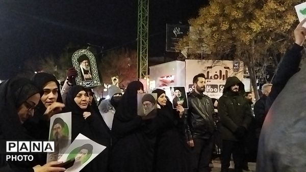 اجتماع خانوادگی فرهنگیان نیشابور در خیابان امام خمینی 