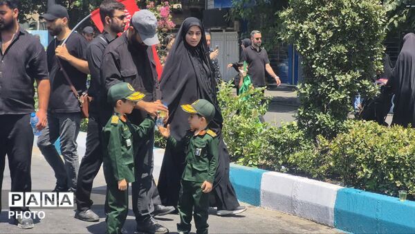 پیاده‌روی جاماندگان اربعین؛ جلوه‌ای از ارادت مردم به حضرت اباعبدالله‌الحسین (ع)