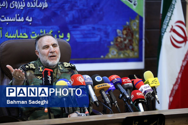نشست خبری فرمانده نزاجا به مناسبت روز ارتش