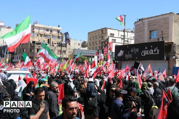بدرقه باشکوه رهبر شهید در مشهد مقدس در جوار حرم مطهر رضوی