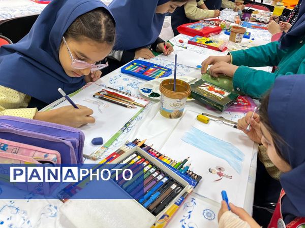 شکوفایی استعدادهای هنری دانش آموزان پایه چهارم دبستان آرمینه مصلی نژاد
