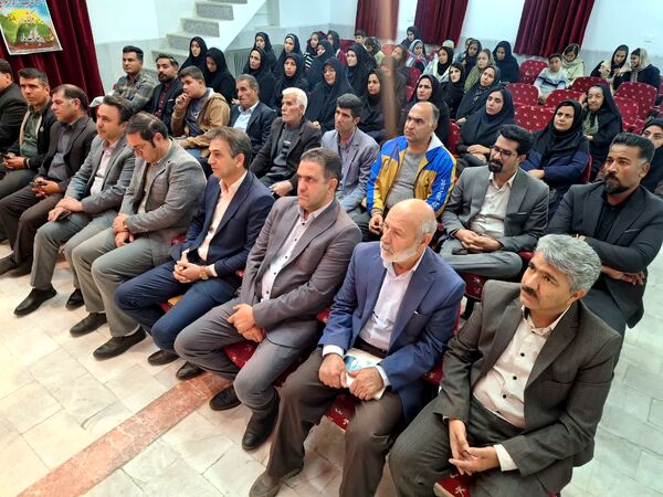 آیین رونمایی از کتاب راهنمای مدیر و معلم 