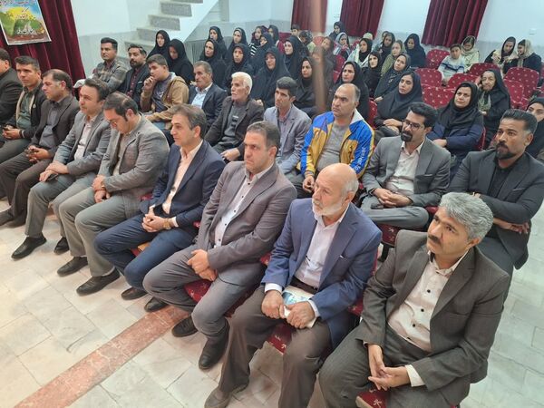 آیین رونمایی از کتاب راهنمای مدیر و معلم 
