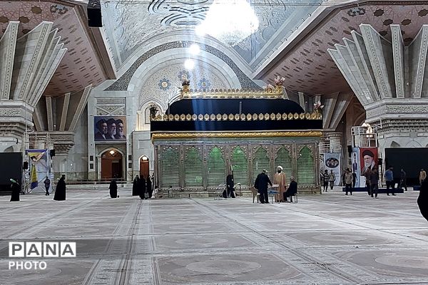 تجدید عهد با امام راحل و شهدا