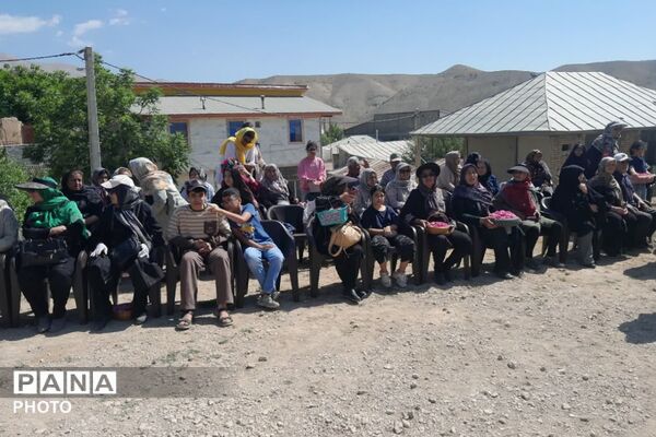 مراسم گلابگیری در روستای طارس شهرستان فیروزکوه