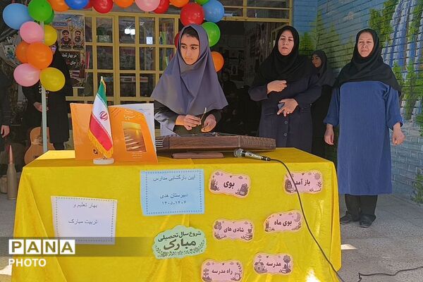 نواختن زنگ دانایی در مدارس عفاف،مشکات و هدی 