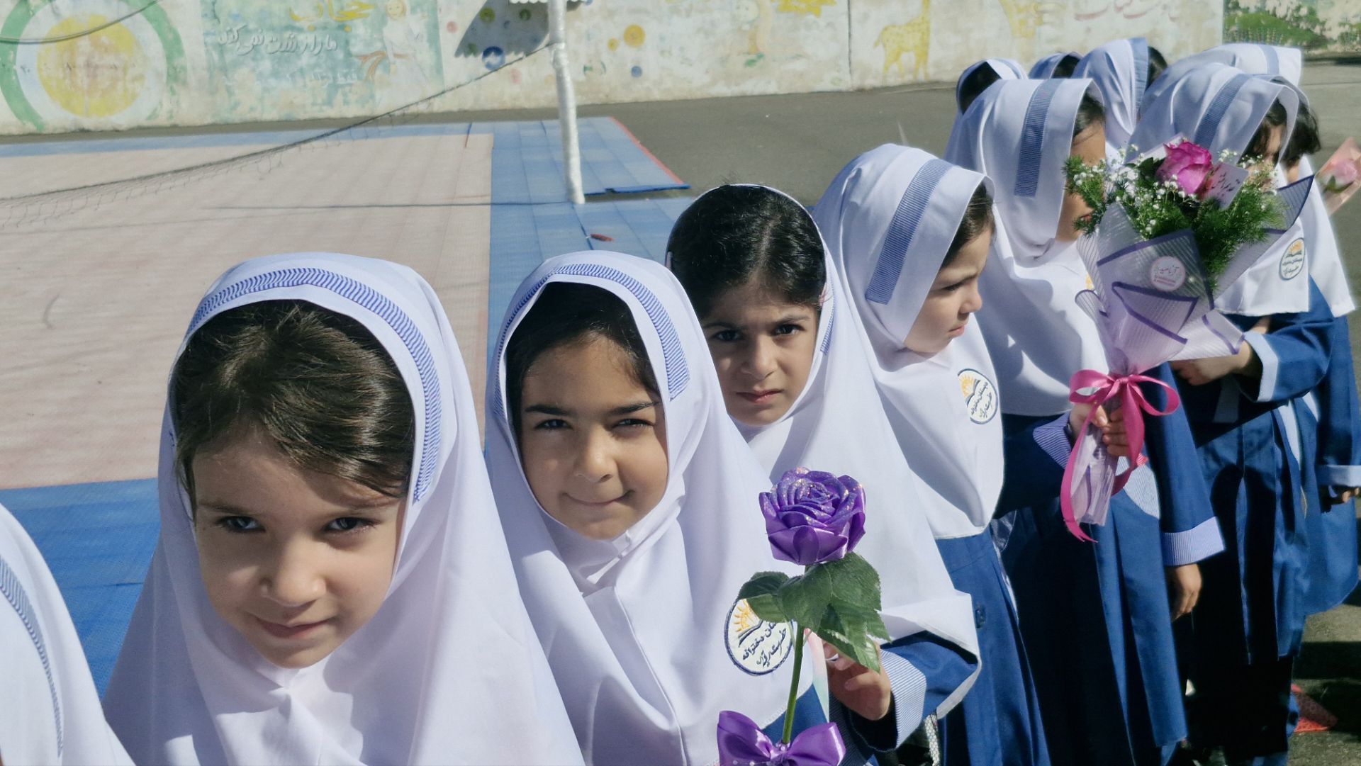 شکوفه‌پاشی در باغ دانش رشت