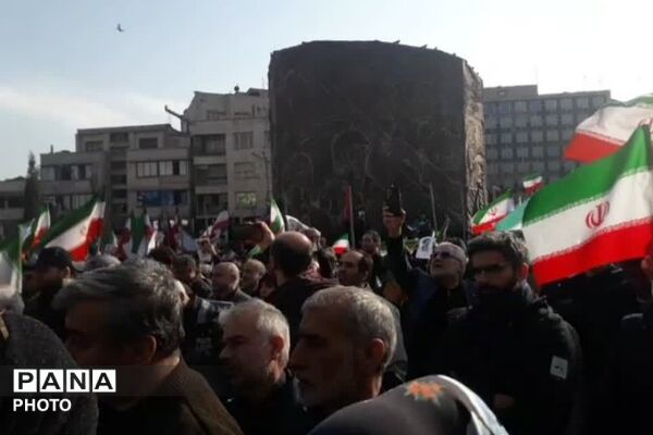 بیعت مردم انقلابی شهرری با سومین رهبر انقلاب 
