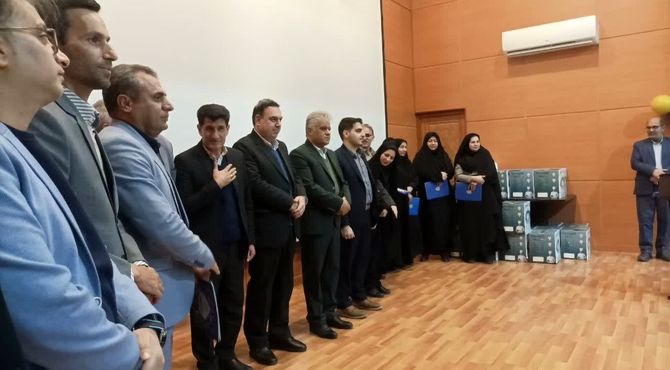 آیین تقدیر از انجمن‌های اولیا و مربیان برتر و تبیین فرآیند انتخابات شورای انجمن اولیا و مربیان ناحیه یک شیراز