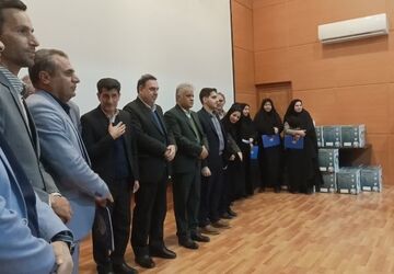 آیین تقدیر از انجمن‌های اولیا و مربیان برتر و تبیین فرآیند انتخابات شورای انجمن اولیا و مربیان ناحیه یک شیراز