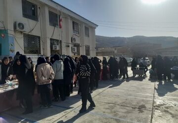 بازارچه دست‌سازهای دانش‌آموزی گلستان
