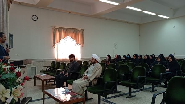جلسه‌ ضمن خدمت با موضوع نماز و شیوه‌های نماز در بن