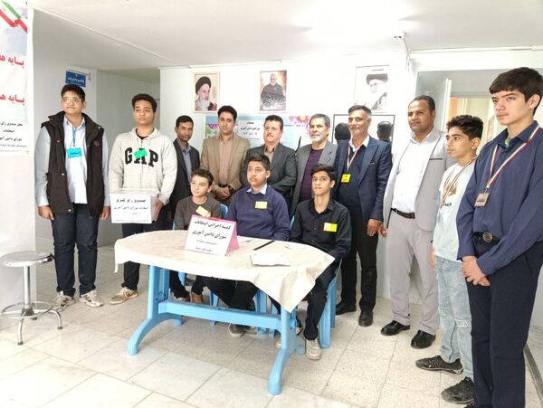  انتخابات شورای دانش‌آموزی در دبیرستان سما شهرستان کاشمر 