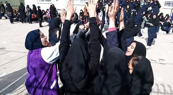  مسابقات ورزشی در دبیرستان خاص نمونه فرهنگ 