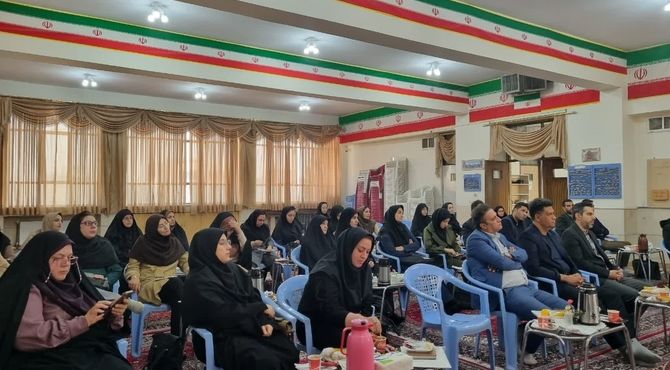 گردهمایی دبیران و سرگروه‌های ناحیه۶ اصفهان در دبیرستان آسیه برگزار شد