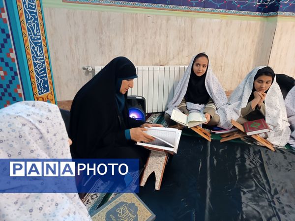 برگزاری محفل انس با قرآن در دبیرستان شهدای اقتدار ملارد با یاد و نام سیدحسن نصرالله