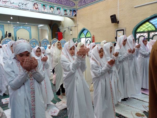 شرکت دانش آموزان دبستان هدی یک  در یادواره شهید حسن رستمی