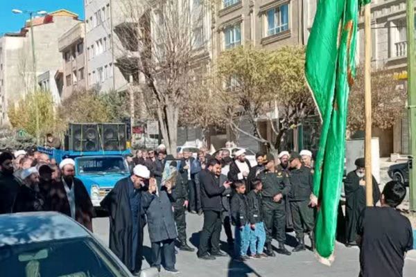 مراسم پیاده روی از مسجد موسی بن جعفر تا امام زاده اسماعیل درشهرستان فیروزکوه
