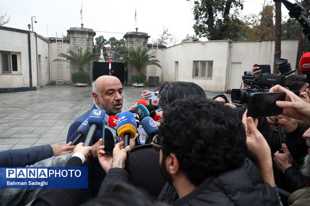 استقبال ۹۵ درصدی جامعه از کالا برگ درآمد اصلاح قیمت بنزین صرف کالا برگ می شود