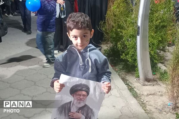 همدلی و حضور پرشور مردم و کودکان بهارستانی در راهپیمایی شبانه«جنگ رمضان»