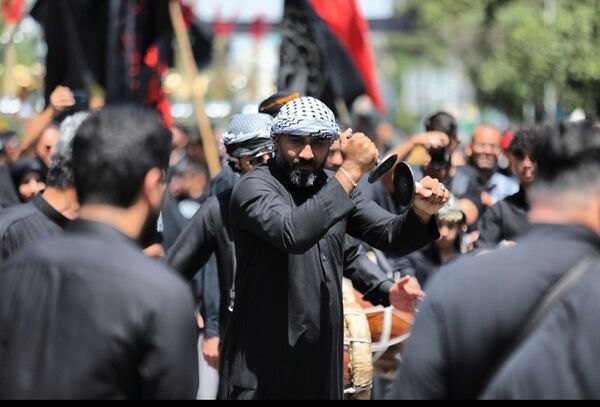 ظهر تاسوعا در جوار حرم مطهر رضوی