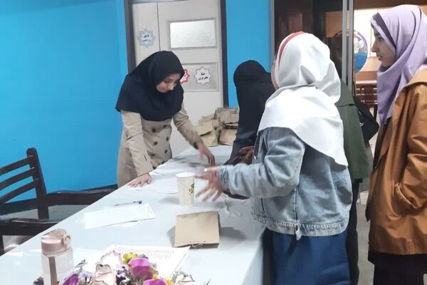 مراسم تجلیل از برگزیدگان جشنواره های فرهنگی هنری کانون‌ فرهنگی وتربیتی حضرت زینب (س) ناحیه۳ شیراز 