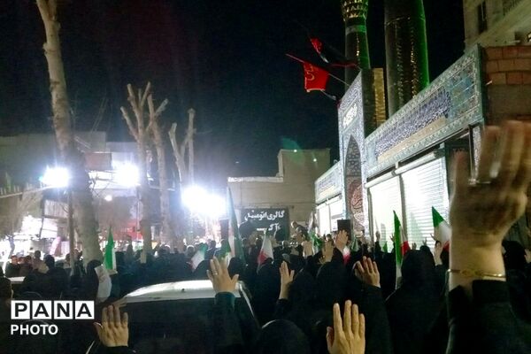 گردهمایی پرشور مردم وفادار و انقلابی چهاردانگه در دفاع از میهن و آرمان های انقلاب