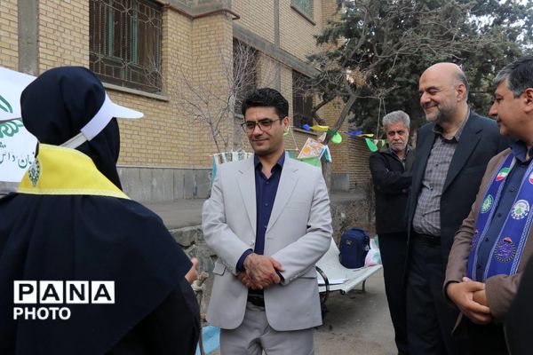 همایش «یاوران انقلاب» ناحیه ۶ مشهد در دبیرستان یاس ۲ 