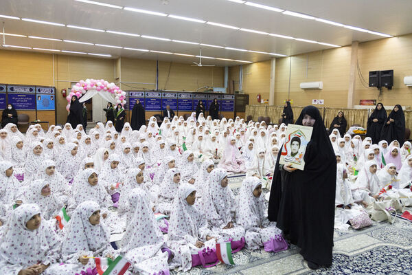 جشن تکلیف دختران در دفتر امام جمعه یزد