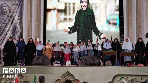اجتماع دانش آموزان اصفهانی به مناسبت آغاز سال تحصیلی