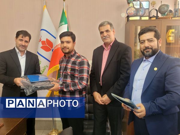 دیدار معاون پرورشی و فرهنگی اداره‌کل آموزش و پرورش استان اصفهان با اعضای مجلس دانش آموزی اصفهان