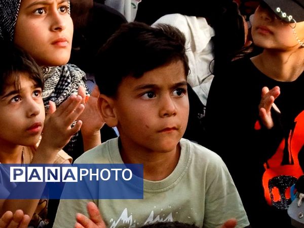 قدم هایی به عشق معلمان